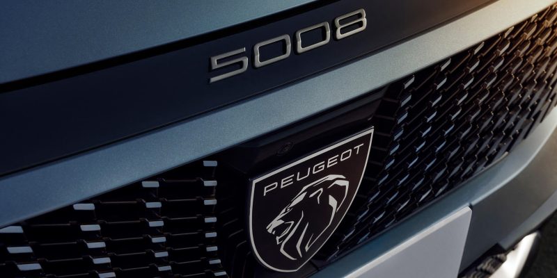 02_Nieuwe-PEUGEOT-5008-bestelbaar-vanaf-45720-euro-ruimtewonder-met-7-zitplaatsen (1) (1)